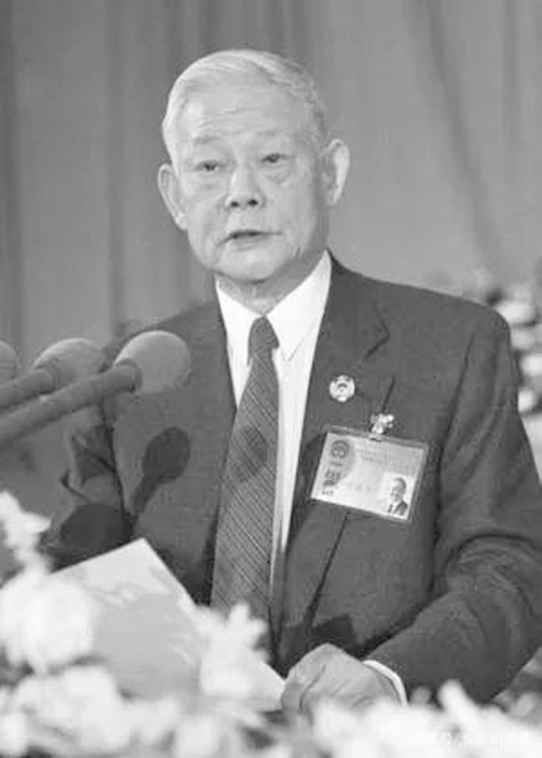 他是葉劍英長子，曾任廣東省長，前半生投身科技，後投身黨和人民