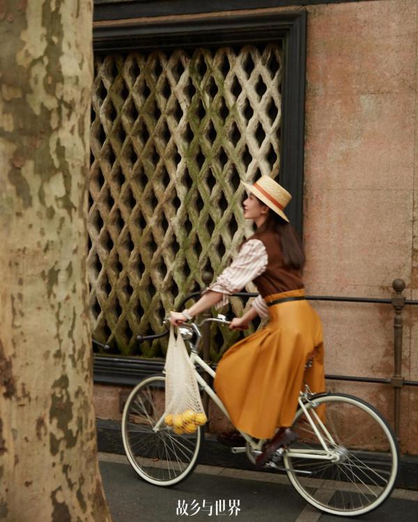 劉詩詩，故鄉與世界，秋季浪漫暖風風格，看起來好治癒