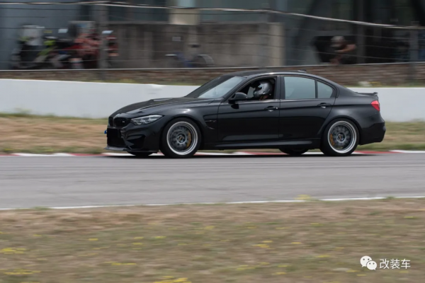 一套避震就要5萬多,全身狠貨的寶馬M3 F80惹不起 一套避震就要5萬多,全身狠貨的寶馬M3 F80惹不起
