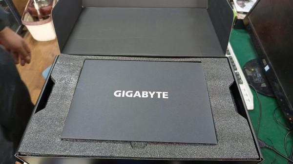 次高階顯示卡開箱