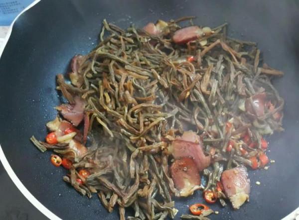 這6種曬乾更香的廉價蔬菜，冬天燉肉吃特別過癮，放一年也不會壞