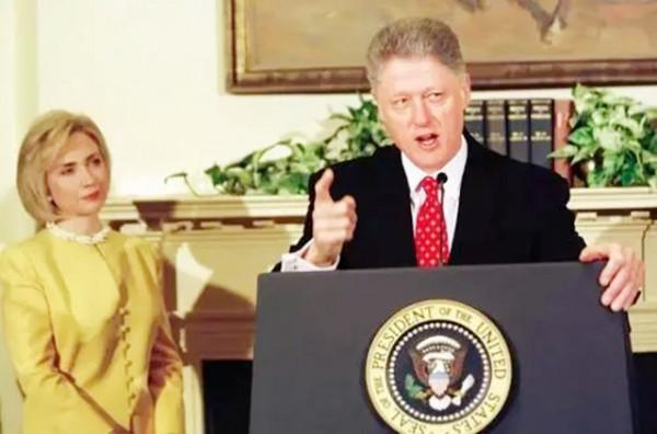 1998年張萬年在美國西點軍校演講，短短几句話，臺下響起熱烈掌聲