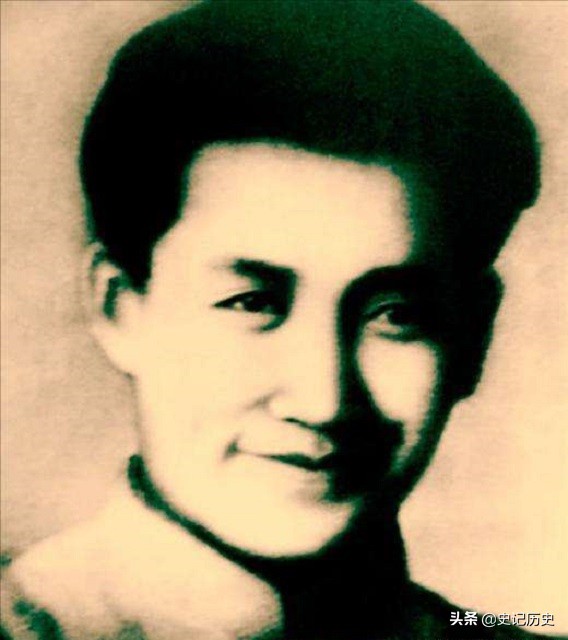 帶著3個老婆和8噸黃金逃亡美國，後揮霍一空，晚年想回家被拒絕