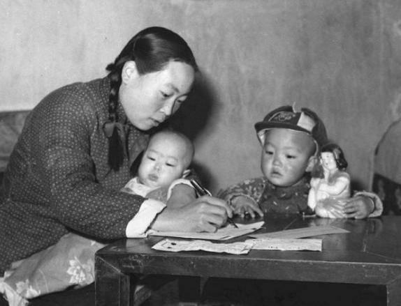 毛主席:“三天不學習,趕不上劉少奇”,劉少奇如何巧妙回敬? 毛主席:“三天不學習,趕不上劉少奇”,劉少奇如何巧妙回敬?