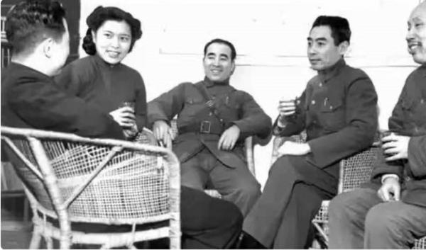 皖南事變後,林彪三見蔣介石次次不歡而散,老蔣稱他“幼稚可嘆” 皖南事變後,林彪三見蔣介石次次不歡而散,老蔣稱他“幼稚可嘆”