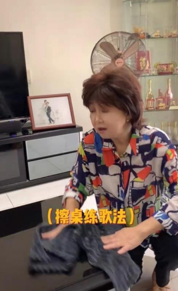 國內外多地有房!香港知名老戲骨家中內飾曝光,足足有一整櫃金器 國內外多地有房!香港知名老戲骨家中內飾曝光,足足有一整櫃金器