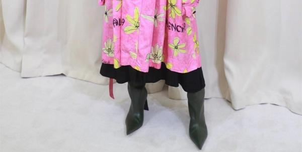 巴黎世家設計太迷！張柏芝像披了床單，戚薇李承鉉夫婦畫風也古怪