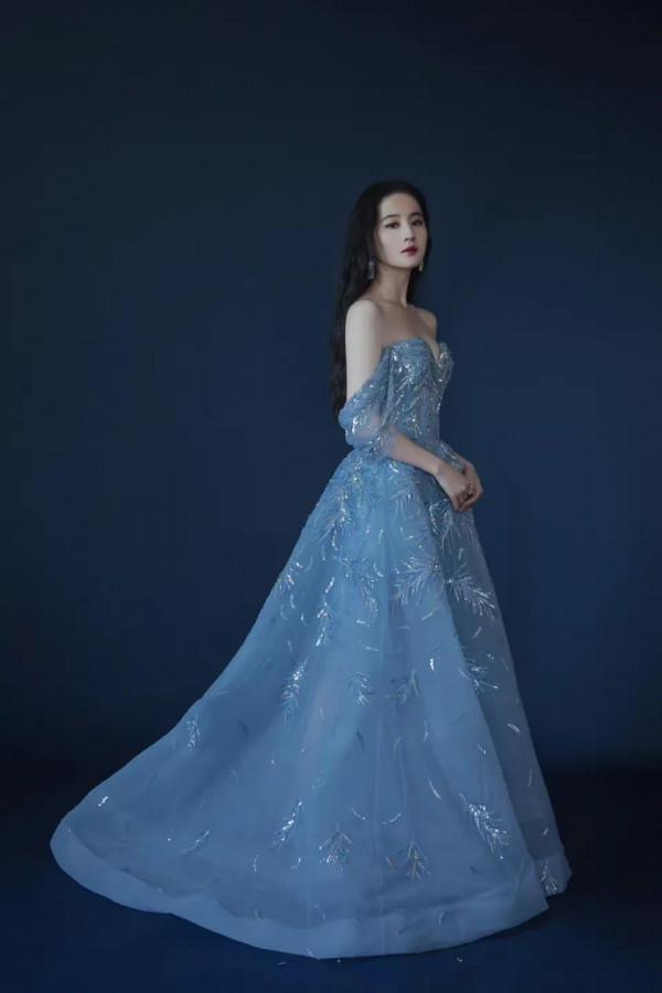劉亦菲年度最佳裙裝，清水出芙蓉，天然去雕飾，清純唯美