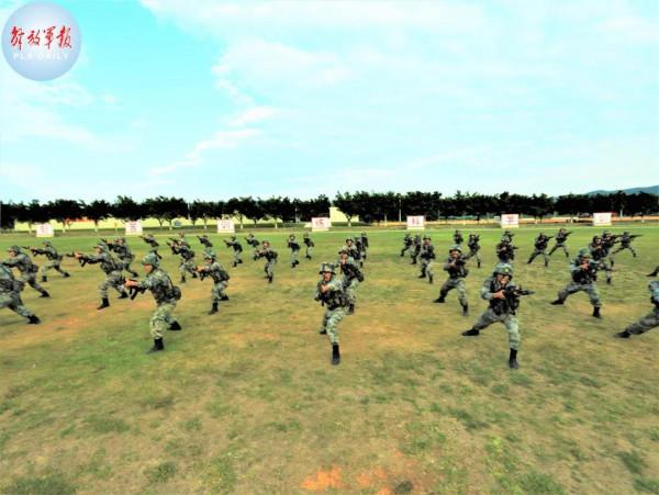 這場會操,“殺氣”爆表 這場會操,“殺氣”爆表