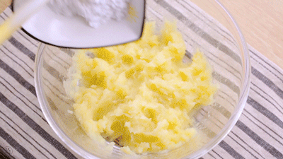 能拉絲的乳酪早餐餅，煎一煎，5分鐘就可以上桌