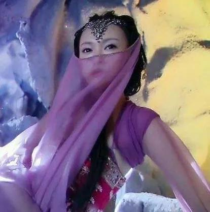 《仙劍三》時期的唐嫣有多美？薄紗微滑，一顰一笑蠱惑人心