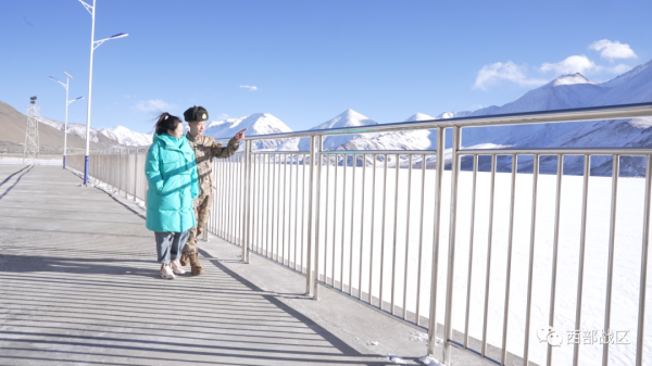 甜出班公湖畔！這是&OpenCurlyDoubleQuote;西海艦隊&rdquo;給&OpenCurlyDoubleQuote;北海艦隊&rdquo;的專屬浪漫&hellip;&hellip;