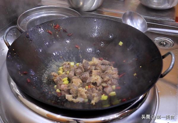 土豆燉牛腩怎麼做才好吃？廚師長告訴你這2個關鍵，鮮嫩不柴