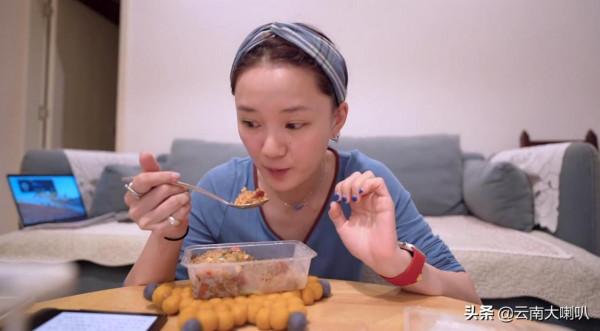 35歲女演員帶男友租房，住大理雙層別墅，還有人說她可憐？