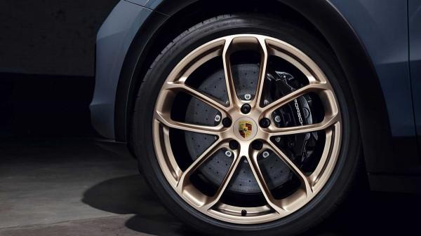 保時捷卡宴GT對比寶馬X6M，卡宴轎跑版，紐北圈速與法拉利458相同