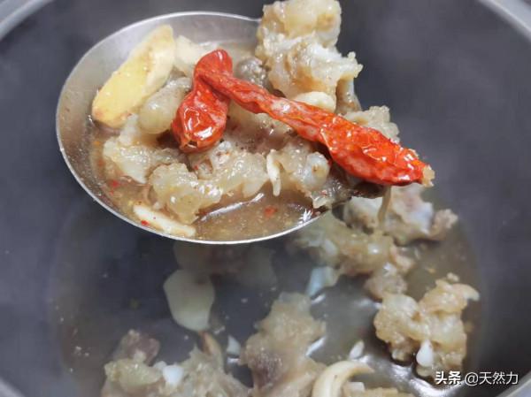 牛蹄筋要怎麼做才軟爛入味，教你家常做法，一口下去全是膠原蛋白