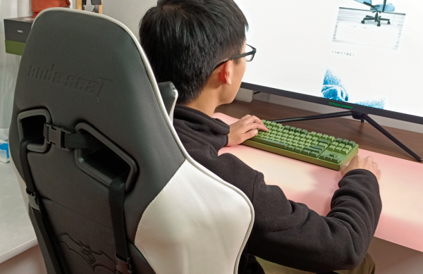 打造高質量的辦公環境？ikbc綠扎古鍵盤和安德斯特座體驗分享