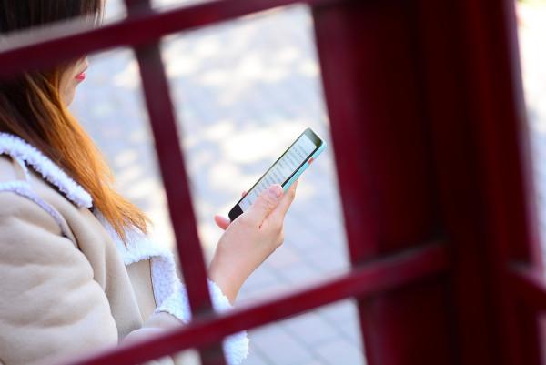 國產超小型電子書閱讀器，僅重115克，躺著也能看