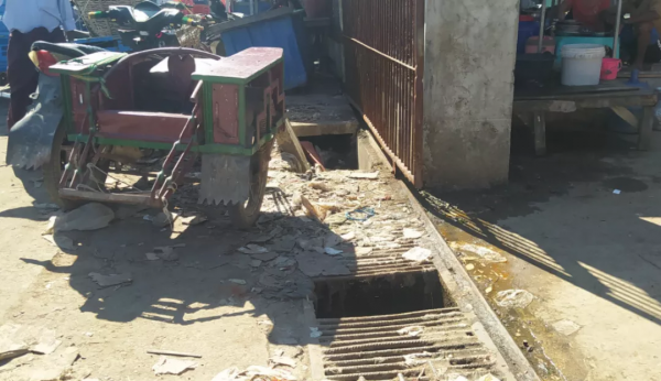 緬甸這個市場垃圾臭氣熏天，令人作嘔，民眾都不想踏足