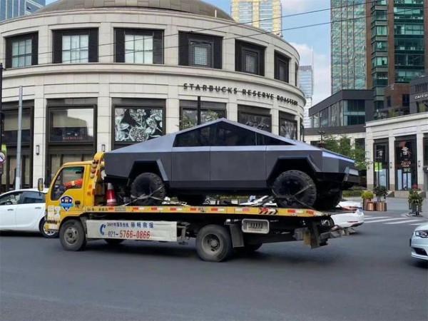 特斯拉電動皮卡Cybertruck無偽諜照上海市區出現，科幻感很強