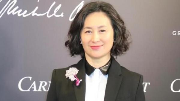 李嘉欣在ICU搶救兩天，上月露面還好好的，為何如今差點成植物人