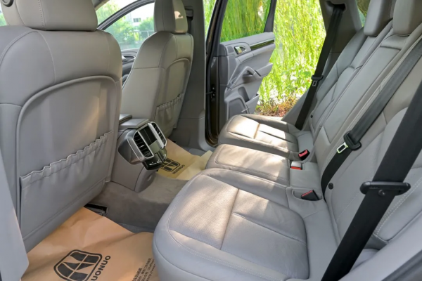 年均不足6000km，一流的成色與實力，這樣的二手Cayenne太少見