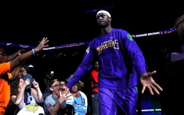 被喬丹推上舞臺,最終悻悻離場!“水貨狀元”誇梅-布朗去哪了? 被喬丹推上舞臺,最終悻悻離場!“水貨狀元”誇梅-布朗去哪了?