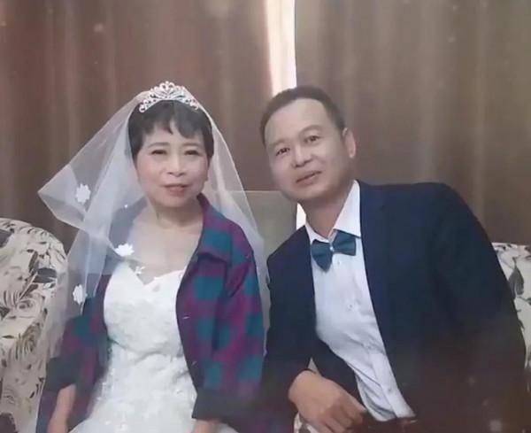 妻患病殘疾，丈夫不離不棄照顧32年，他們的美好愛情故事感天動地