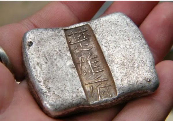 古時候的“一兩銀子”約等於現在多少錢? 古時候的“一兩銀子”約等於現在多少錢?