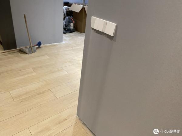 我用鹹魚裝套房-127㎡，全房更換平開斷橋鋁&plus;地暖&plus;全屋黑胡桃傢俱