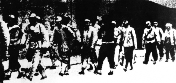 新中國第一位女將軍，回鄉時遇上毒打過自己的前夫，託人帶了句話