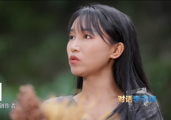 李子柒真的很讓人羨慕,就算出鏡央視節目,穿的服裝也很簡單慵懶 李子柒真的很讓人羨慕,就算出鏡央視節目,穿的服裝也很簡單慵懶