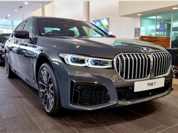 寶馬新款740i進店實拍!搭3.0T發動機,前臉換新,兼顧商務與運動 寶馬新款740i進店實拍!搭3.0T發動機,前臉換新,兼顧商務與運動