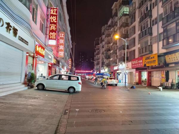 今年出的榮耀50和3年前的小米8在AI模式下拍夜景看誰的效果更好? 今年出的榮耀50和3年前的小米8在AI模式下拍夜景看誰的效果更好?