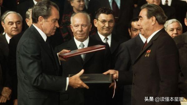 東德要獨立，西德要挽留，德國統一卻突如其來