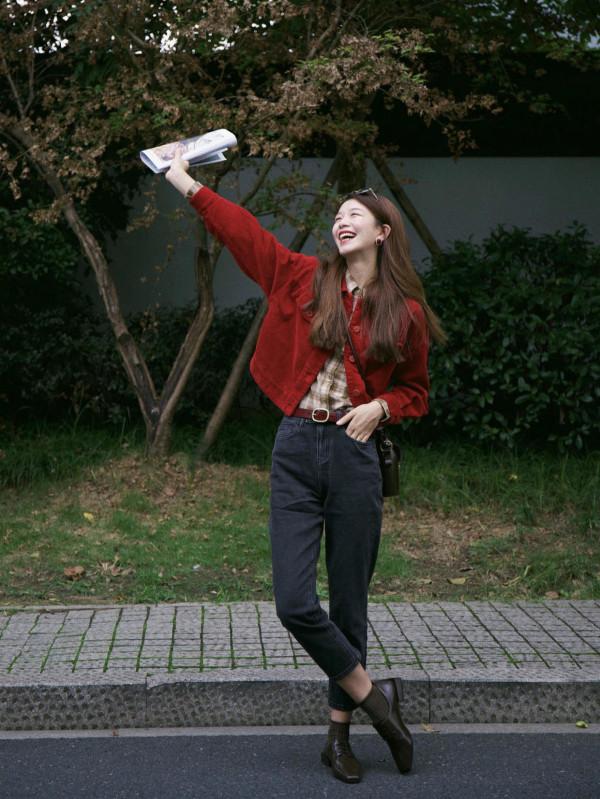 聖誕節“穿紅不穿綠”，這5款外套正受寵，輕鬆穿出時髦好氣質