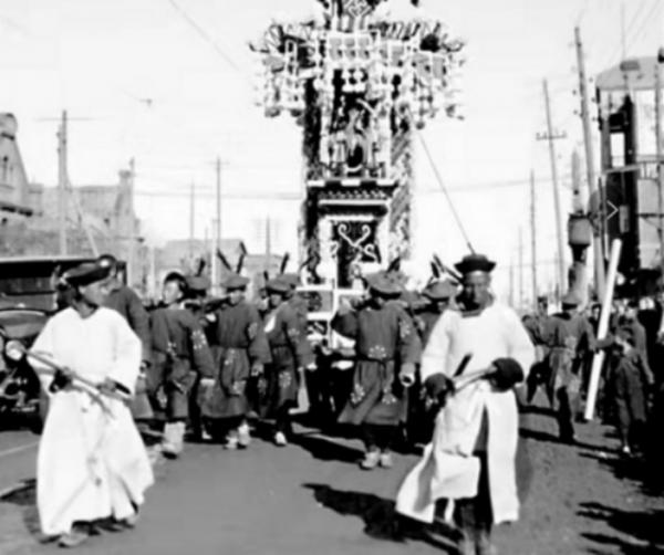 老北京喪禮上的槓夫:三年不開張,開張吃三年 老北京喪禮上的槓夫:三年不開張,開張吃三年