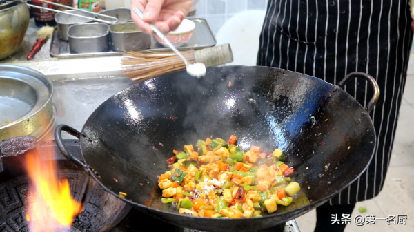 最適合冬天吃的8道家常肉菜,熱騰騰的端上桌,營養又解饞 最適合冬天吃的8道家常肉菜,熱騰騰的端上桌,營養又解饞