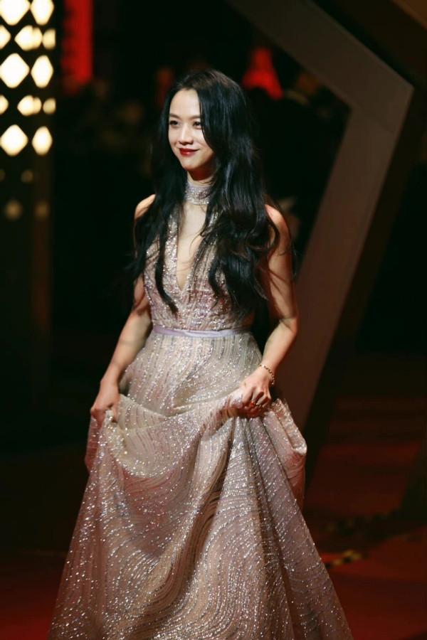 42歲的湯唯,狀態太好了,膠原蛋白滿滿,身材苗條,優雅氣質 42歲的湯唯,狀態太好了,膠原蛋白滿滿,身材苗條,優雅氣質