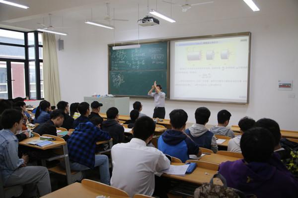 “上了大學就輕鬆了”?原來是騙人的,看這份大一課表就知道了 “上了大學就輕鬆了”?原來是騙人的,看這份大一課表就知道了