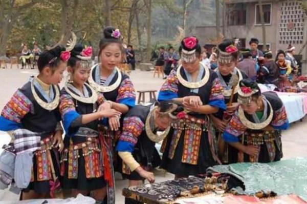 過年去苗寨,美女私下遞給你“個人用品”別亂接 過年去苗寨,美女私下遞給你“個人用品”別亂接