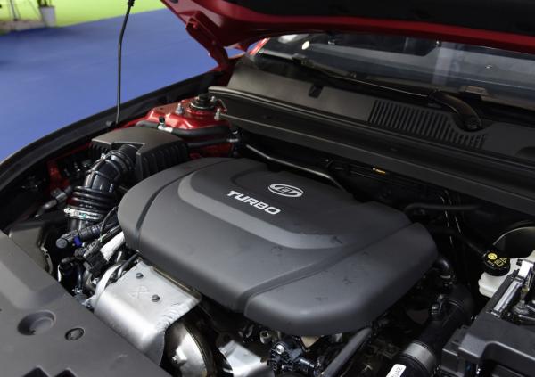 寶駿RC-5解析,掀背設計1.5T引擎夠用,可惜底盤拉跨! 寶駿RC-5解析,掀背設計1.5T引擎夠用,可惜底盤拉跨!