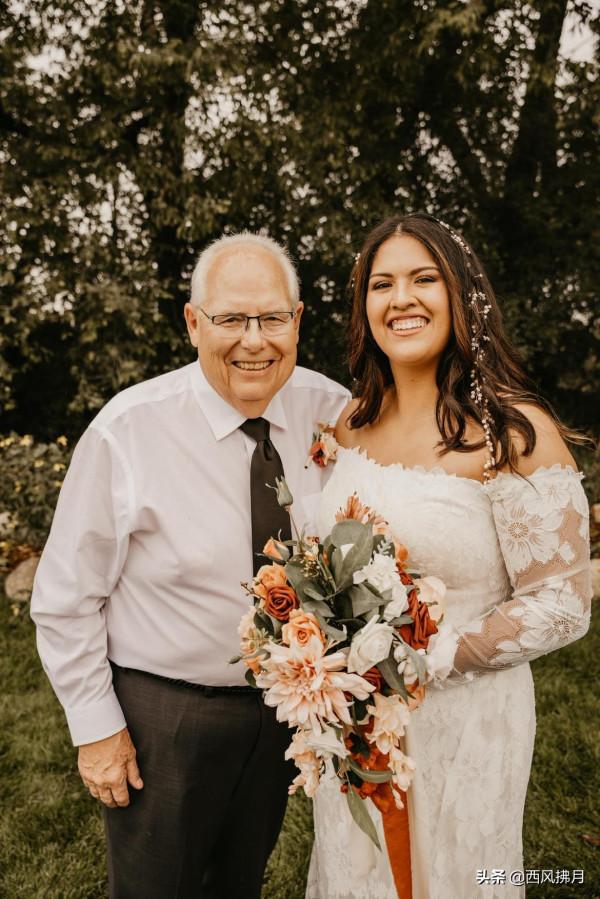 74歲祖父當替補伴郎 為外孫婚禮增添歡樂 74歲祖父當替補伴郎 為外孫婚禮增添歡樂