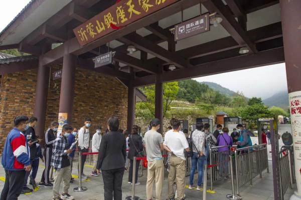 雨後天晴絕美雲海惹人醉!超大月餅免費吃!盡享中秋團圓之樂! 雨後天晴絕美雲海惹人醉!超大月餅免費吃!盡享中秋團圓之樂!