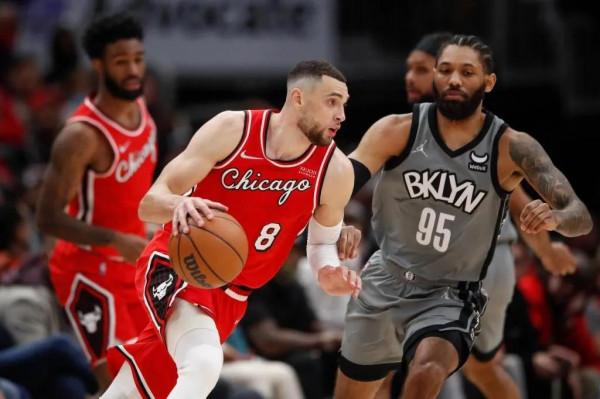美媒列出了詹姆斯利拉德等八大球星合同期要做的選擇