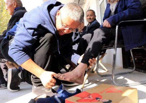 張凱麗代言的足力健公司被執行3000餘萬！看看老總張京康曾有多拼