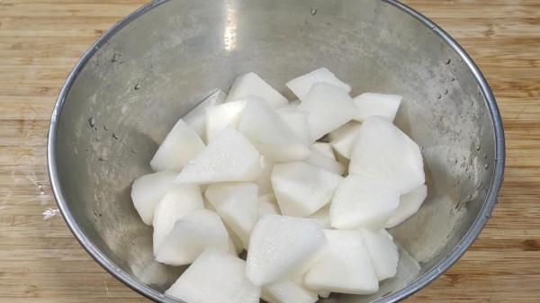 燉大骨頭湯，牢記3放3不放的訣竅，湯色奶白像牛奶，味美甘甜好喝