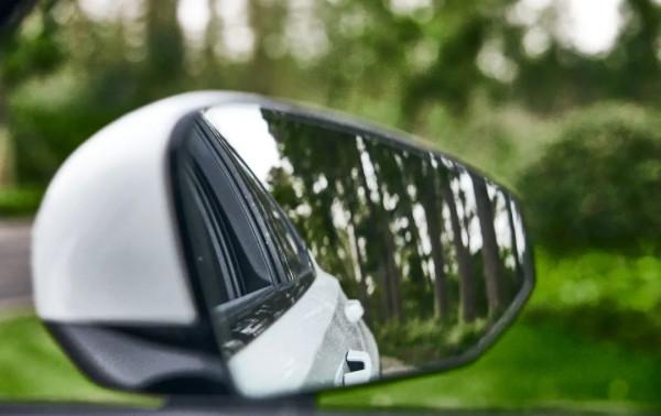 “穿”蘋果草莓、拎蘆筍包包、塗胡蘿蔔口紅，可持續時尚就是那麼瘋狂