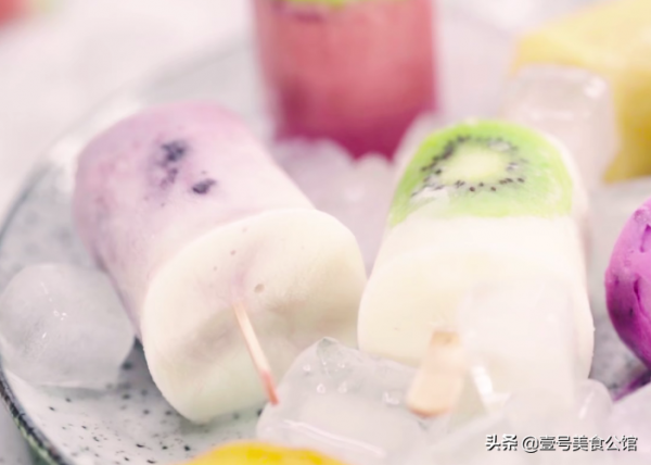用酸奶做一款水果冰淇淋，美味營養又解饞，大人小孩都愛吃