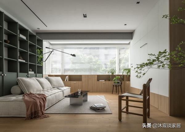 客廳不裝電視機也就算了，她家竟然放了一張“床”，空間自由隨性